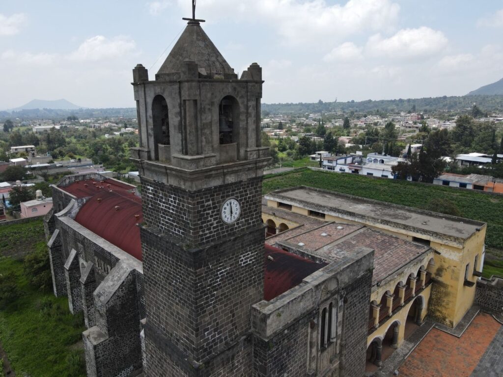 Voluntarios al rescate preservando los conventos del siglo XVI en Puebla 