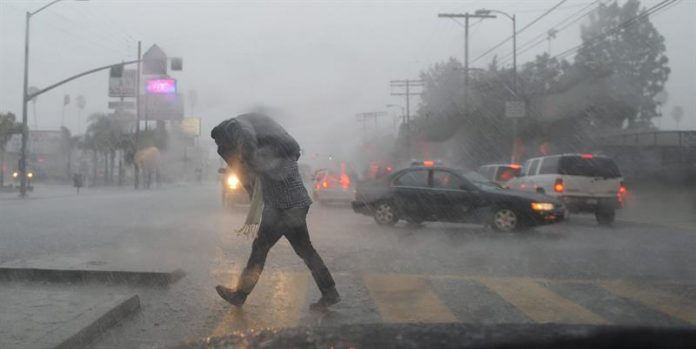 efe Emiten órdenes de evacuación en Los Ángeles ante fuertes tormentas Emiten órdenes de evacuación en Los Ángeles ante fuertes tormentas