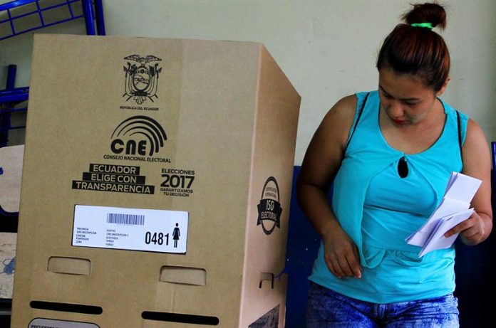 efe Más de 100.000 ecuatorianos votan en EE.UU. para las elecciones de su país Más de 100.000 ecuatorianos votan en EE.UU. para las elecciones de su país