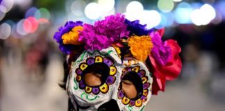 México celebra el Día de Muertos con 54 cráneos monumentales