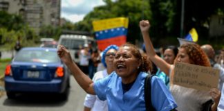 Con una caravana, trabajadores de la salud cumplen un mes de huelga en Venezuela