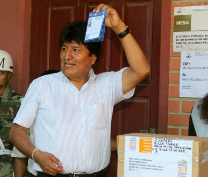 Bolivianos votan en inéditas y polémicas primarias presidenciales
