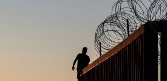 Tenemos que construir el muro en la frontera con México, insiste Trump