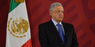 Popularidad de mexicano López Obrador cae cerca de 20% en un año, según dos encuestas