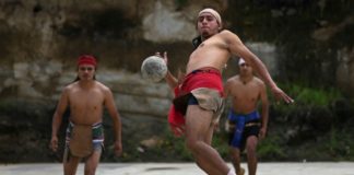 La pelota maya, una tradición que aún rebota en Guatemala