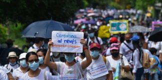 Jóvenes salvadoreños claman por apoyo para no migrar