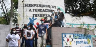 Apuesto por quedarme acá’ jóvenes salvadoreños luchan para no migrar