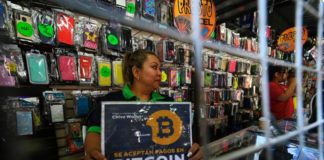 Usuarios del bitcoin defienden a la criptomoneda en El Salvador