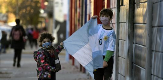 Argentina realiza censo de población en formato digital