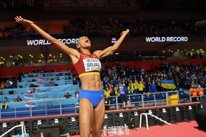 La venezolana Yulimar Rojas supera su récord mundial logrado en Tokio