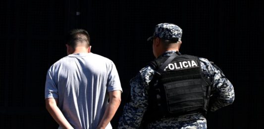 Las pandillas MS-13 y Barrio 18 son las que más delinquen en El Salvador.