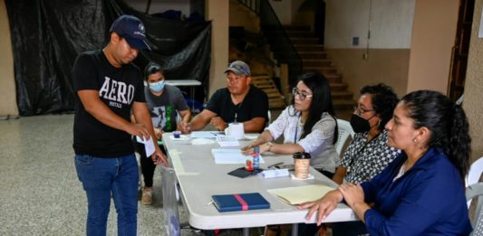 Rechazan construcción de mina de oro tras votación en Guatemala