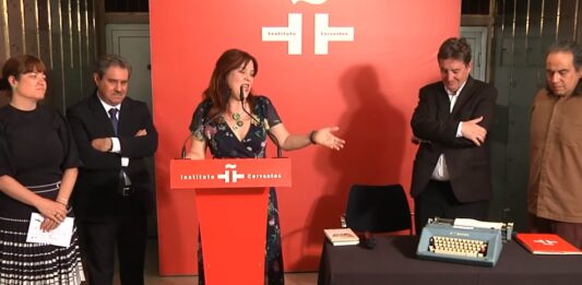 Caja de las Letras del Instituto Cervantes recibe legado de Rafael Cadenas