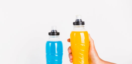 ¿Son saludables las bebidas deportivas con electrolitos