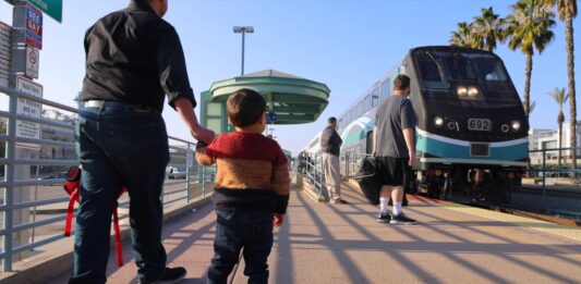 Aventuras de verano a tu alcance con el Pase de $15 de Metrolink