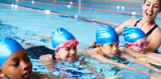 Consejos de un pediatra para un verano seguro en la piscina