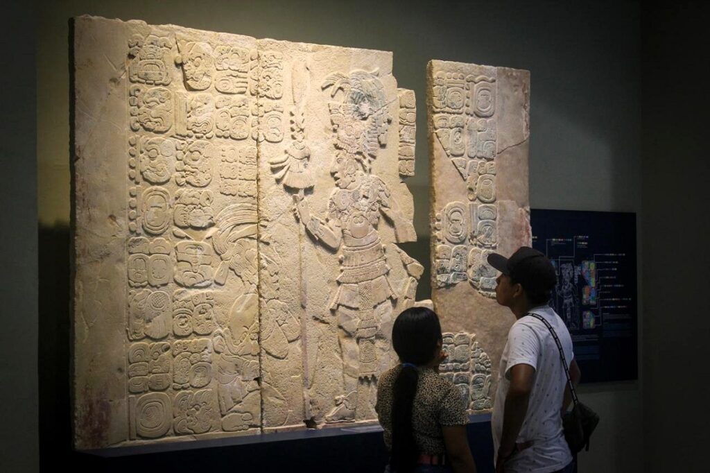 Explorando el pasado - el museo de Palenque abre sus puertas tras renovación