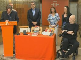 Martín Caparrós deposita su legado en la Caja de las Letras del Instituto Cervantes