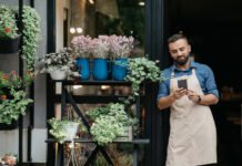 Nuevo servicio de permisos agiliza proyectos para pequeñas empresas en Los Ángeles