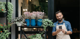 Nuevo servicio de permisos agiliza proyectos para pequeñas empresas en Los Ángeles