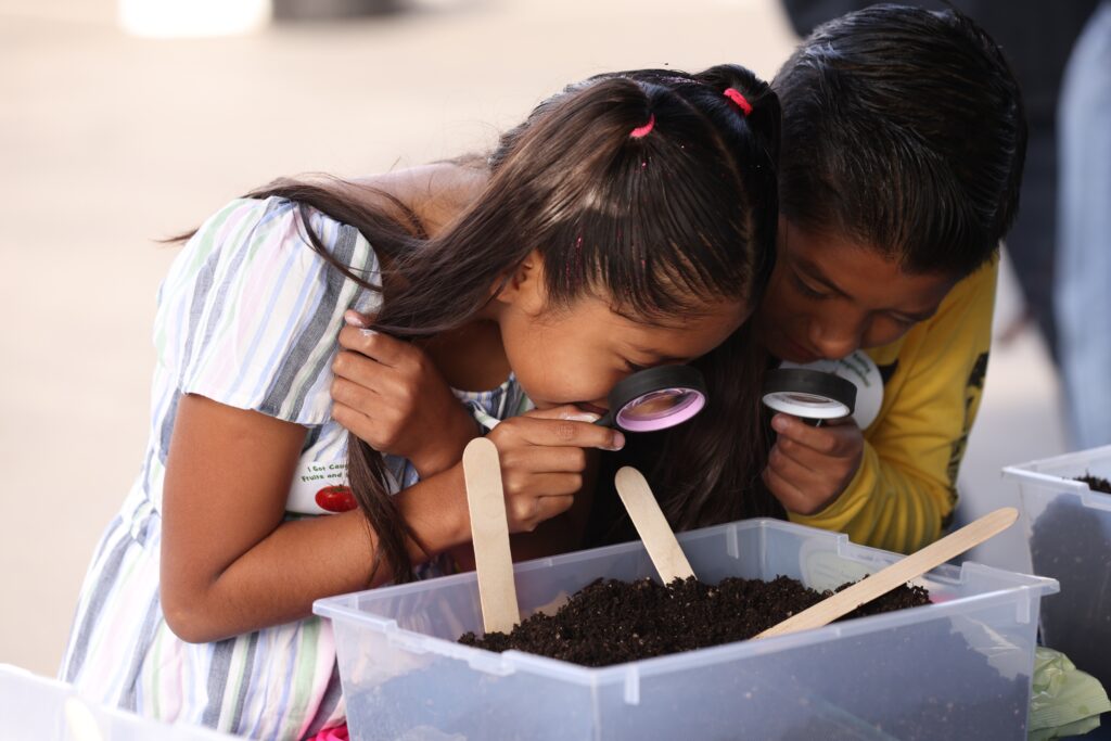 El festival «Creciendo Juntos» fomenta comidas escolares saludables y locales en Santa Ana