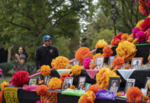 Gloria Molina Grand Park abre las festividades del Día de los Muertos con desfile comunitario