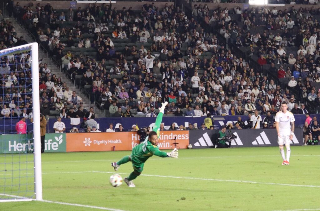 LA Galaxy arranca los playoffs con impresionante victoria 5-0 sobre Colorado Rapids