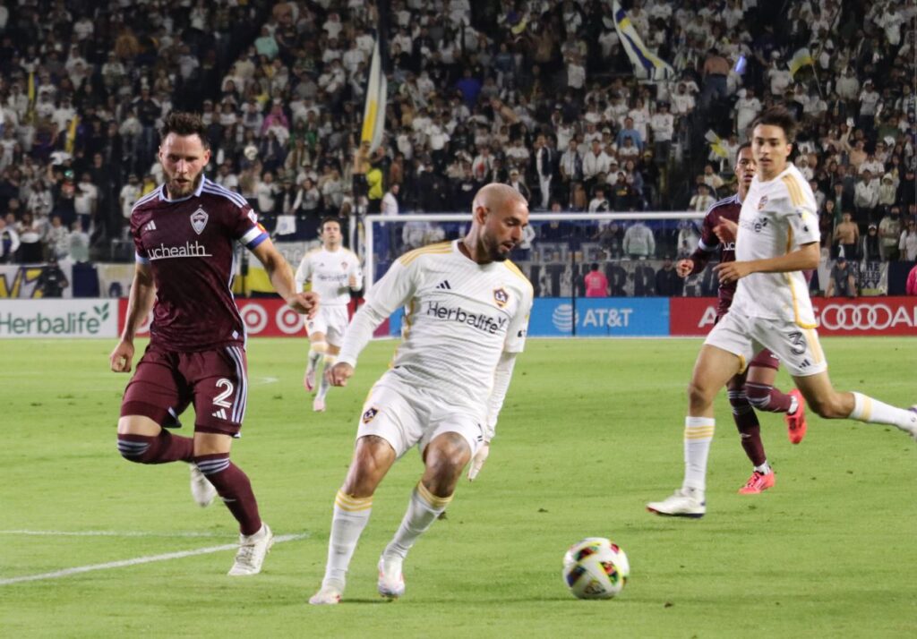 LA Galaxy arranca los playoffs con una impresionante victoria 5-0 sobre Colorado Rapids 