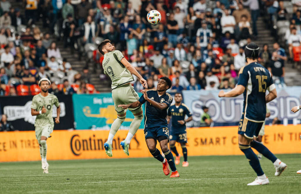 LAFC triunfa ante Vancouver y sigue en la lucha por el liderato de la Conferencia Oeste