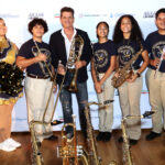 Carlos Vives impulsa la educación musical en Miami con la Fundación Cultural Latin GRAMMY