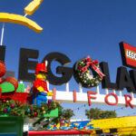 Celebra la Magia Navideña en LEGOLAND California con la extravagancia de elfos