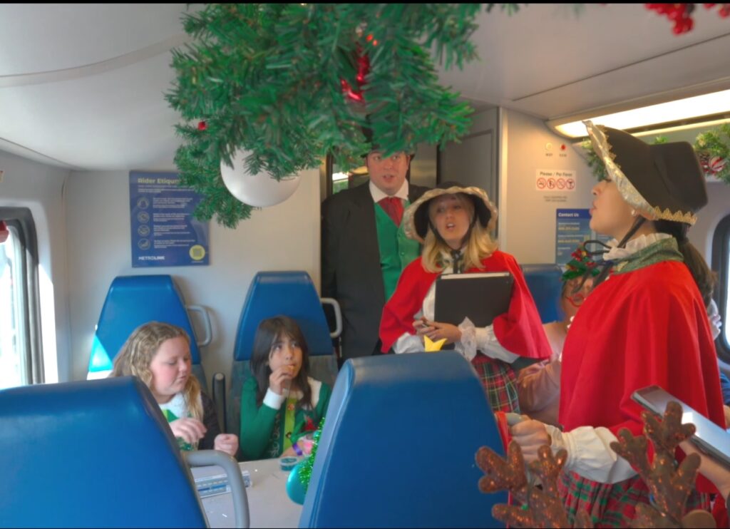 El Holiday Express de Metrolink regresa para brindar magia navideña en el sur de California