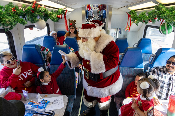 El Holiday Express de Metrolink regresa para brindar magia navideña en el sur de California