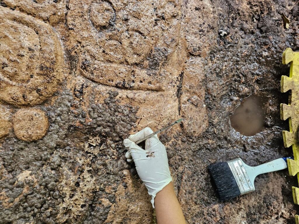 Nueva inscripción jeroglífica descubierta en Cobá arroja luz sobre los Mayas