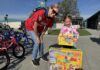 Alegría y solidaridad en Anaheim Más de 1.000 niños reciben juguetes en evento comunitario