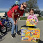 Alegría y solidaridad en Anaheim Más de 1.000 niños reciben juguetes en evento comunitario