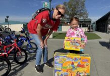 Alegría y solidaridad en Anaheim Más de 1.000 niños reciben juguetes en evento comunitario