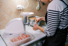 Cómo protegerse del E. coli durante la preparación de comidas festivas