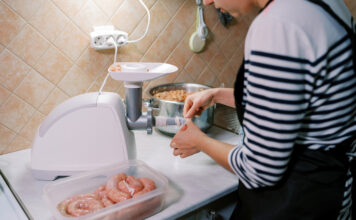 Cómo protegerse del E. coli durante la preparación de comidas festivas