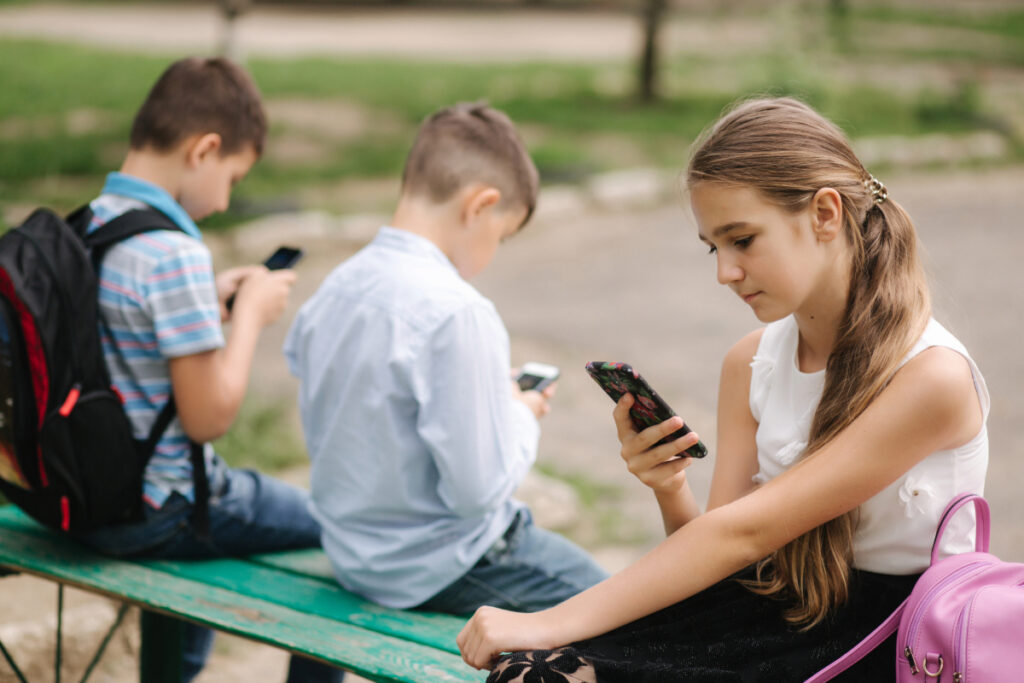 Ventajas y desventajas de los teléfonos celulares para niños