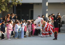 Anaheim celebra el Año Nuevo Lunar con un evento educativo y cultural en la Escuela Primaria Roosevelt