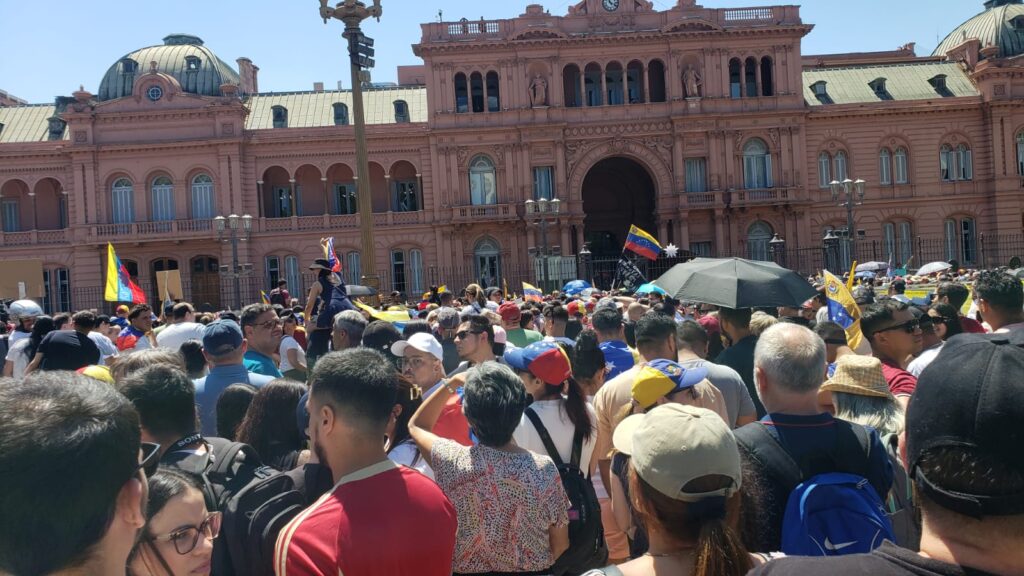 Edmundo González Urrutia inicia gira por la democracia en Argentina y Uruguay