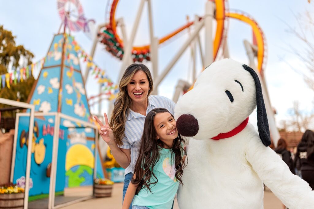 Knott’s Berry Farm celebra los 75 años de PEANUTS con nuevas exhibiciones y espectáculos 