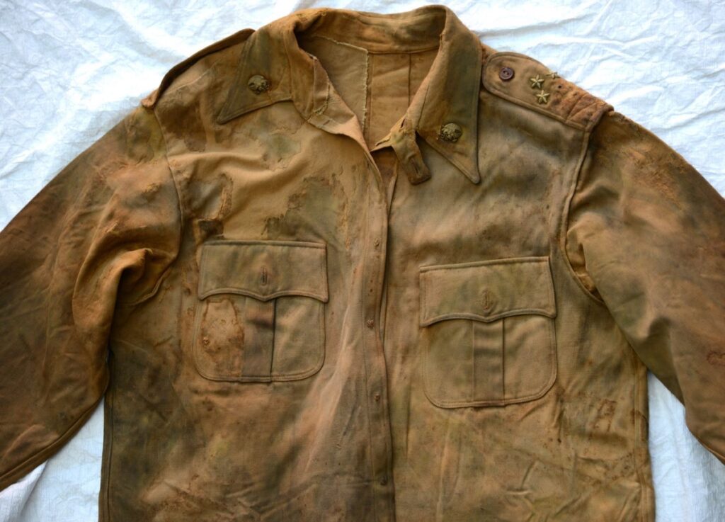 La memoria textil de Quintana Roo El rescate del uniforme del almirante Othón P. Blanco