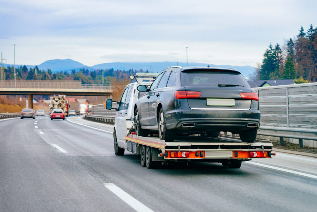 Aumentan las estafas con grúas en California víctimas de accidentes ven sus autos retenidos por dinero en efectivo