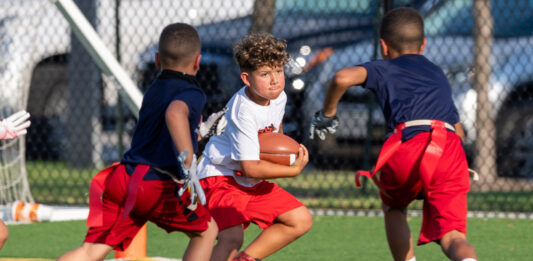 Cómo los deportes en equipo pueden beneficiar la salud mental y académica de los niños