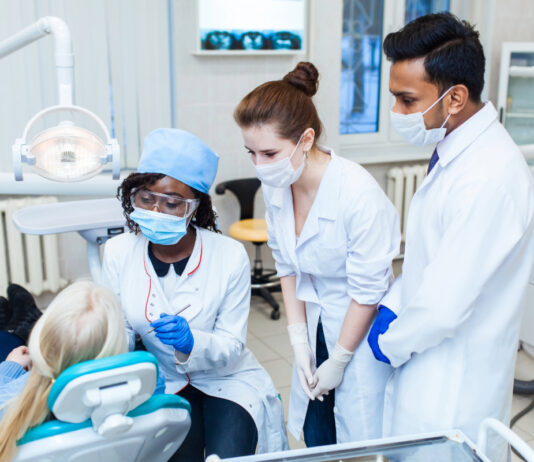 JVS Bay Area amplía su programa de capacitación gratuita para asistentes dentales a Los Ángeles