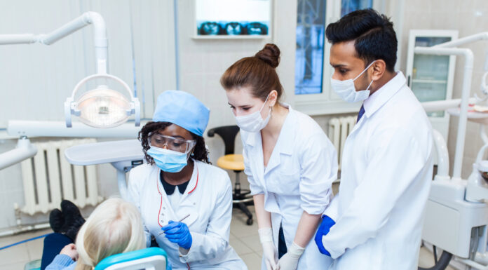 JVS Bay Area amplía su programa de capacitación gratuita para asistentes dentales a Los Ángeles