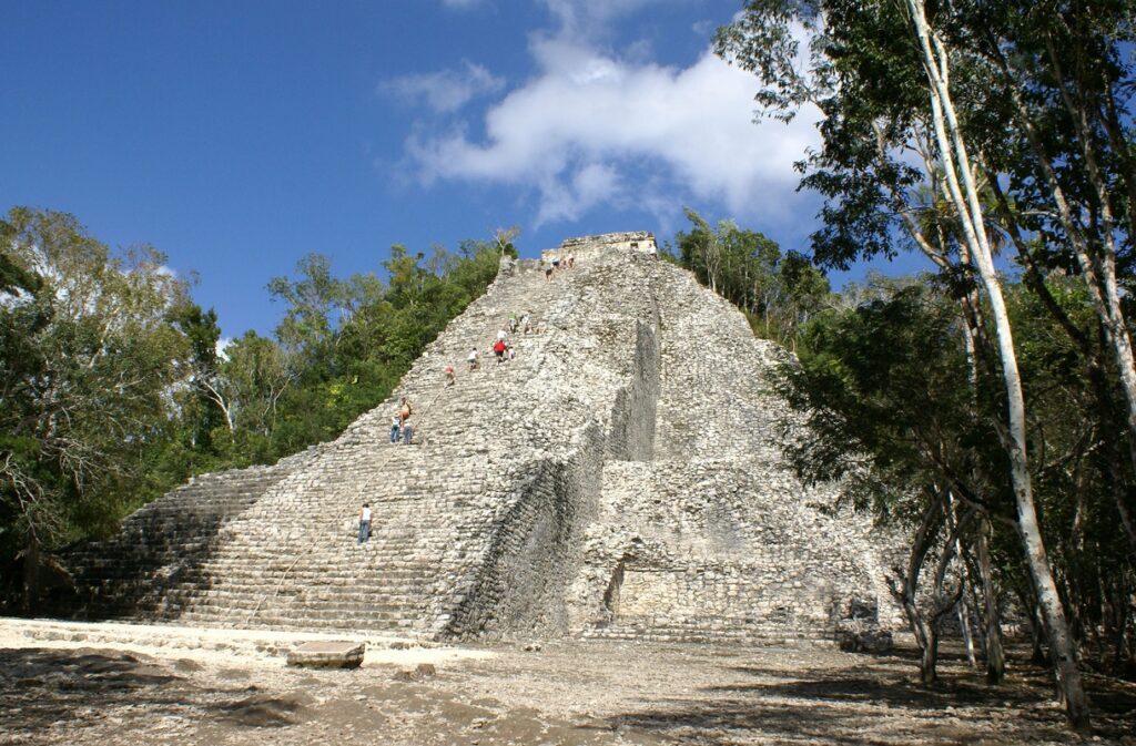 Preservando el legado maya: Nuevas técnicas de conservación en Cobá