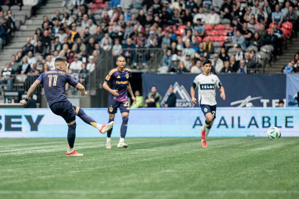 LA Galaxy cae ante Vancouver Whitecaps en un partido marcado por debuts y ajustes tácticos